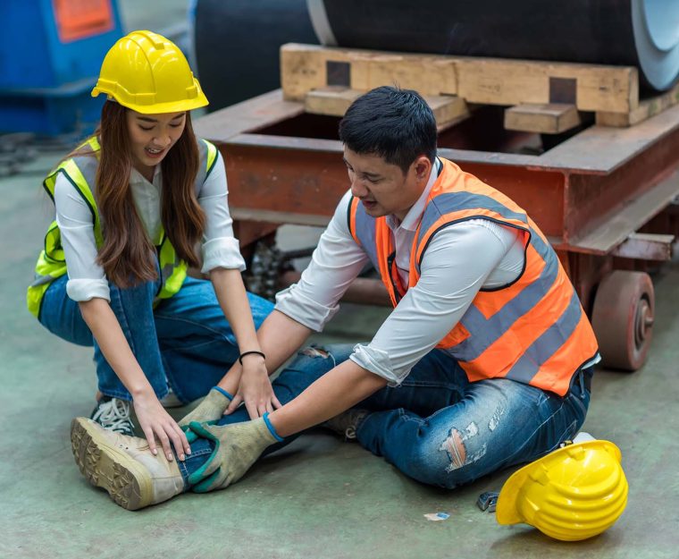 first-aid-support-given-following-injury-at-work